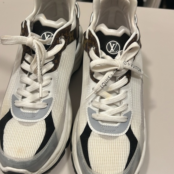 Louis Vuitton sneakers - Picture 2 of 4